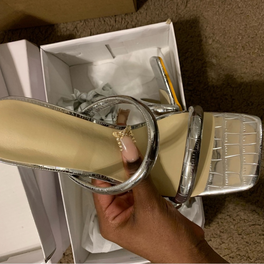 Heels - Picture 2 of 4
